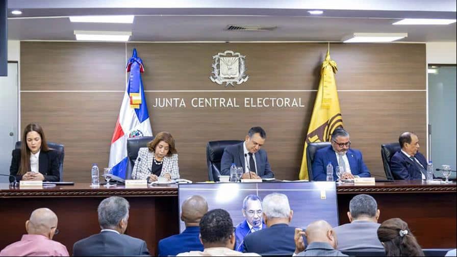 JCE pone en pausa la evaluación de escritos contra el reglamento de encuestas JCE pone en pausa la evaluación de escritos contra el reglamento de encuestas