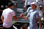 El argentino Juan Manuel Cerúndolo elimina de Roland Garros a Jannik Sinner, número uno del mundo