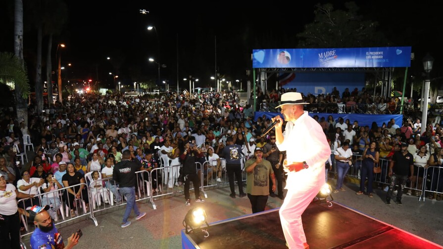 Artistas dominicanos se unen en conciertos para homenajear a las madres en el sur