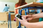 Educación regula el uso de los celulares en centros educativos públicos y privados Educación regula el uso de los celulares en centros educativos públicos y privados