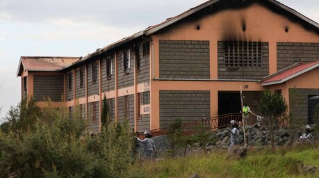 Ocho estudiantes detenidas por incendio voluntario que mató a 16 niñas en un internado de Kenia
