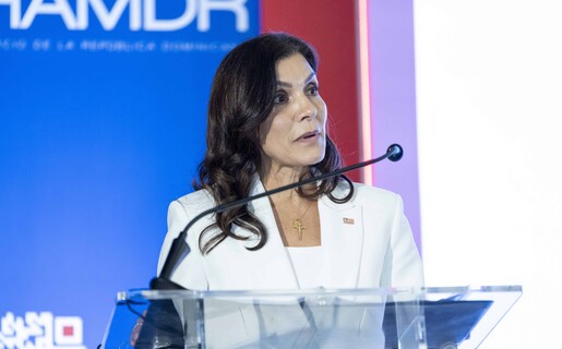 Embajadora de EE. UU. rechaza manipulación política de procesos judiciales tras polémica por visas