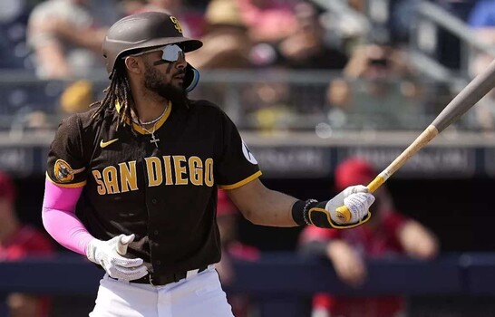 Tatis Jr. jonronea en triunfo de los Padres sobre los Gigantes de Devers, que también voló la cerca