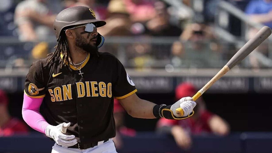 Tatis Jr. jonronea en triunfo de los Padres sobre los Gigantes de Devers, que también voló la cerca