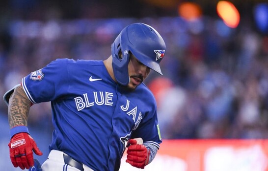 Los Azulejos vencen a los Orioles con boleto con las bases llenas