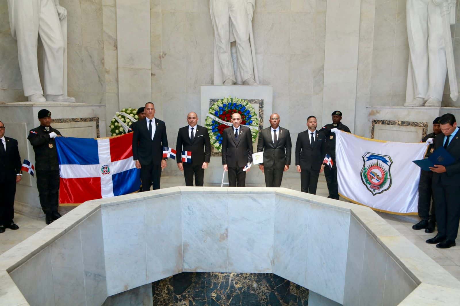 La DNCD celebró este viernes el 38 aniversario de su fundación con una misa en la Catedral Primada de América y una ofrenda floral.