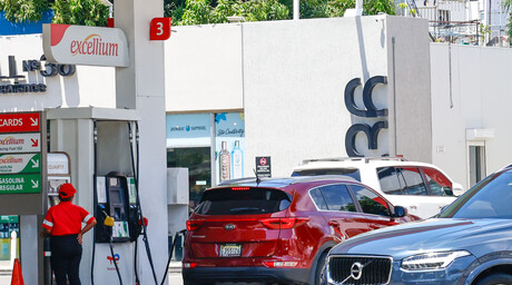 El Gobierno vuelve a subir el precio de la gasolina y el gasoil regular