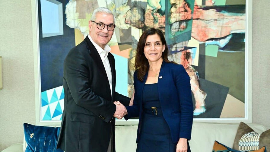 Gonzalo Castillo se reúne con la embajadora de EE. UU. y define el encuentro como poderoso Gonzalo Castillo se reúne con la embajadora de EE. UU. y define el encuentro como poderoso
