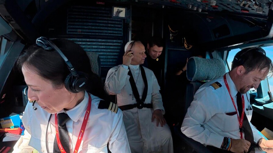 El piloto que llevó al Papa a Barcelona: Comentó que nunca había despegado en un avión de pasaje