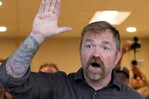 Un escándalo de mensajes sexuales marca las primarias demócratas al Senado en Maine Un escándalo de mensajes sexuales marca las primarias demócratas al Senado en Maine