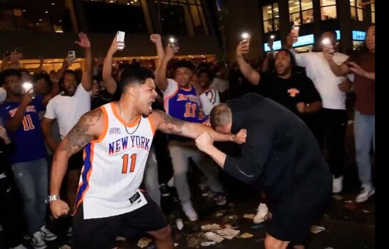 VIDEO | En medio de desórdenes, fanáticos de los Knicks destrozan una camiseta de Wemby