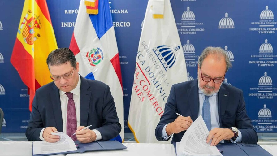 MICM y el Banco de Sabadell suscriben acuerdo para atraer empresas españolas a RD