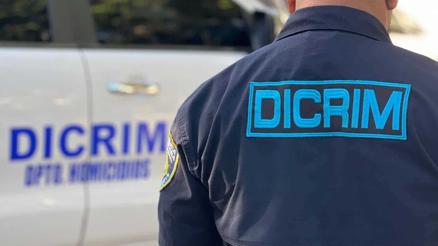 Policía arresta tres presuntos delincuentes acusados de herir a un hombre durante asalto en Los Mina
