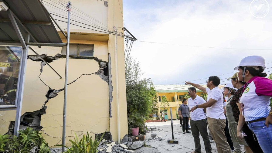Filipinas eleva a 45 los fallecidos y a 17 los desaparecidos tras el terremoto de 7.8