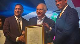 Cónsul dominicano en Nueva York reconoce trayectoria del doctor Ramón Tallaj