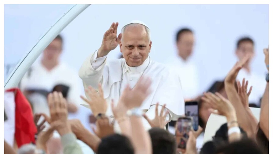 El papa León XIV conquista a los jóvenes españoles con guiños a Bad Bunny, el “Six-Seven” y la IA El papa León XIV conquista a los jóvenes españoles con guiños a Bad Bunny, el “Six-Seven” y la IA