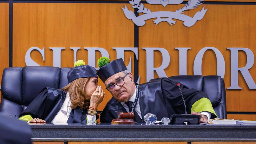 JCE no logra disipar ante el tribunal electoral las dudas legales sobre bozal que puso a encuestas JCE no logra disipar ante el tribunal electoral las dudas legales sobre bozal que puso a encuestas