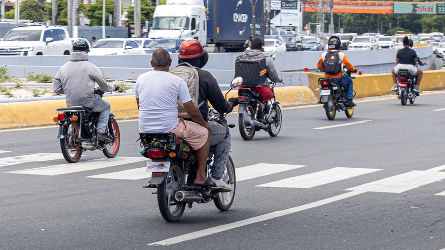Pasajeros de motocicletas incumplen uso obligatorio del casco Pasajeros de motocicletas incumplen uso obligatorio del casco