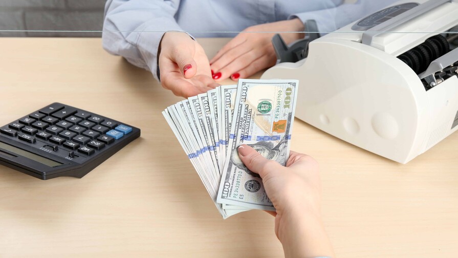 El dólar escala a los 850 pesos en el mercado informal cubano, con tasa récord