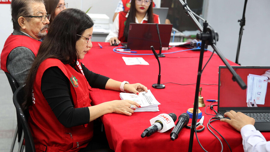 La segunda vuelta de elecciones regionales en Perú se realizará el 6 de diciembre