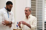 Presidente Abinader felicita a Karl-Anthony Towns tras conquistar campeonato de la NBA