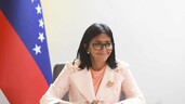 Delcy Rodríguez promete cuatro incrementos salariales para 2027 y restitución de activos