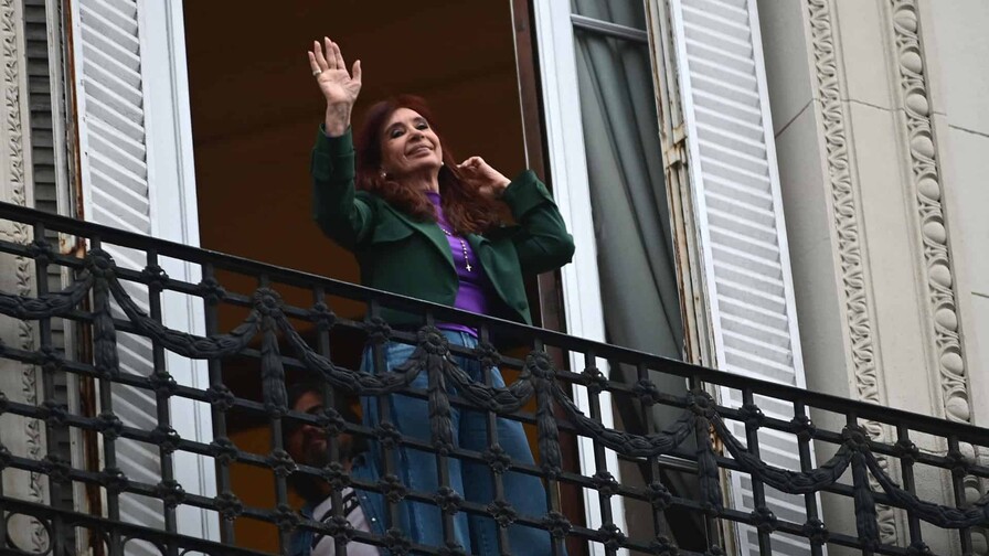 Cristina Fernández cumple un año presa y se aferra a liderazgo de un peronismo en el limbo