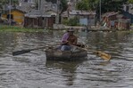 Donde el progreso no llega: cruzar el río Ozama en yola en pleno siglo XXI Donde el progreso no llega: cruzar el río Ozama en yola en pleno siglo XXI