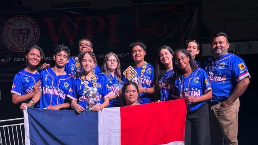 Equipo dominicano de robótica gana máximo premio de diseño en competencia celebrada en Boston Equipo dominicano de robótica gana máximo premio de diseño en competencia celebrada en Boston