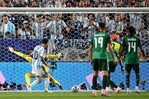Con triplete histórico de Messi, Argentina golea a Argelia en su debut mundialista Con triplete histórico de Messi, Argentina golea a Argelia en su debut mundialista