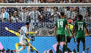 Con triplete histórico de Messi, Argentina golea a Argelia en su debut mundialista
