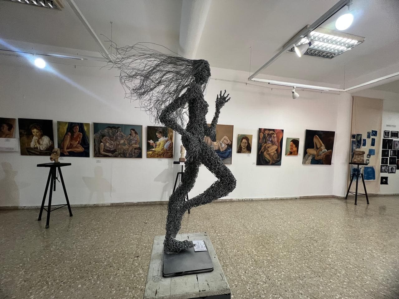 La exposición incluirá esculturas creadas por alumnos de la academia como resultado de su proceso de formación artística.