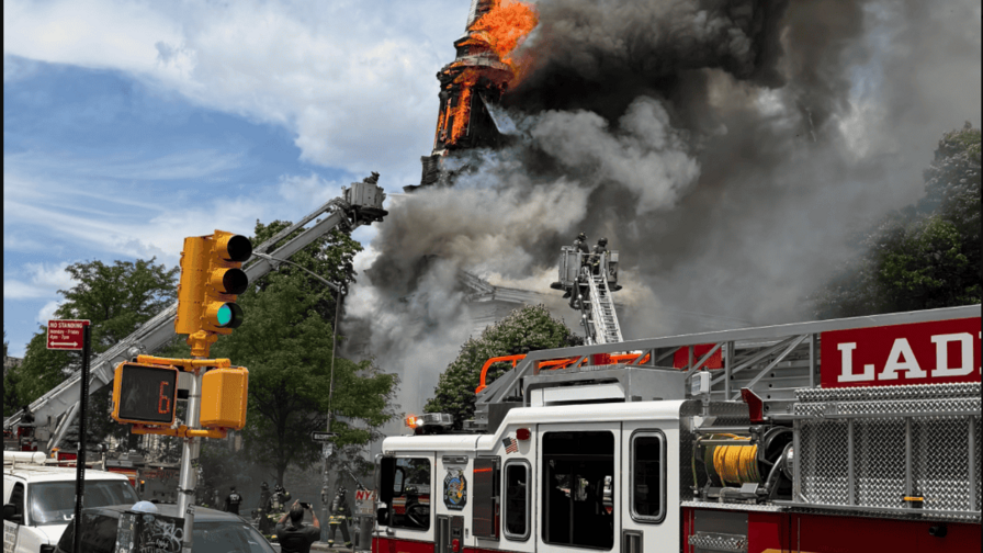 Incendio que consumió iglesia histórica de Brooklyn apunta a ser provocado