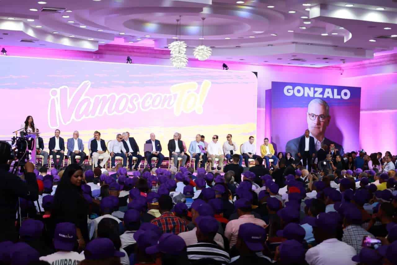 Charlie Mariotti desiste de sus aspiraciones presidenciales para 2028 y apoya el proyecto de Gonzalo Castillo.