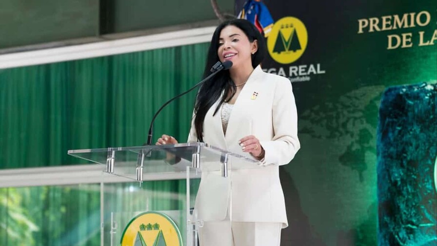 Yeni Berenice Reynoso propone contrato social por una sociedad más justa Yeni Berenice Reynoso propone contrato social por una sociedad más justa