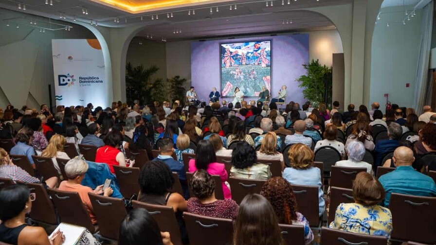 Conversatorios literarios en el festival Mar de Palabras abordan temas de memoria y desigualdad