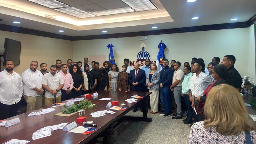 Estudiantes universitarios participan en evaluación de competencias de emprendimiento del Mescyt