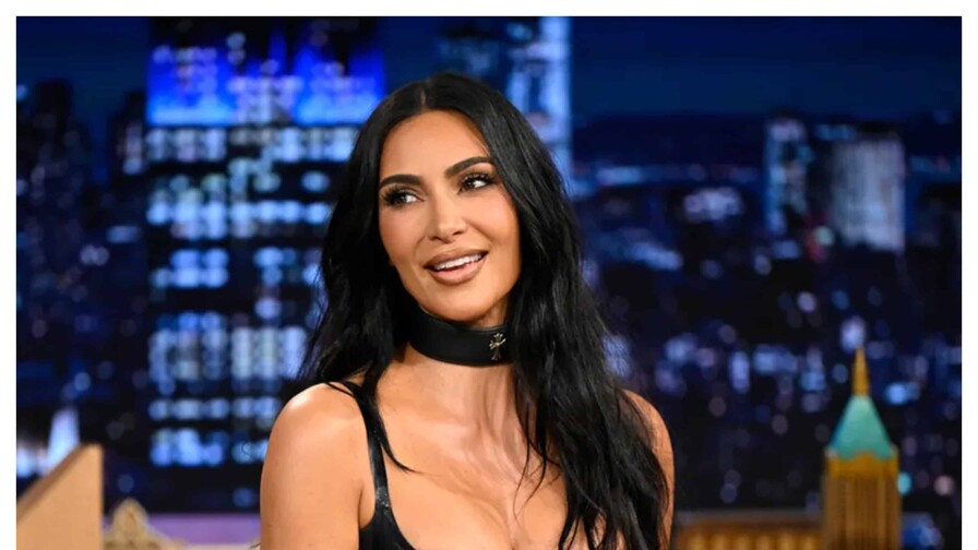 Kim Kardashian hablando español con saludo dominicano: KLK manita