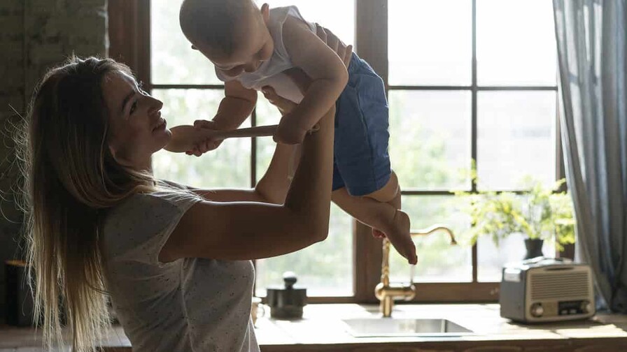 El 40 % de las madres españolas tiene que dejar de trabajar para dedicarse a la crianza