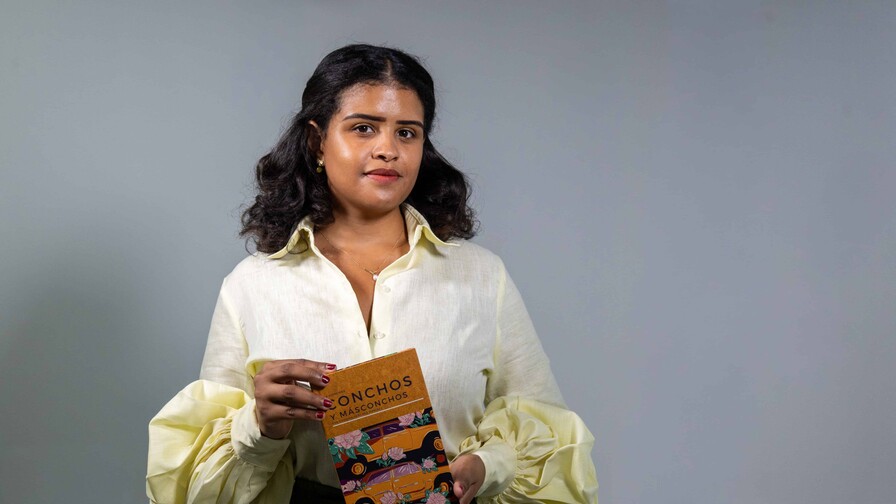La joven escritora Farhina Sánchez convierte las rutas de concho en historias de identidad nacional