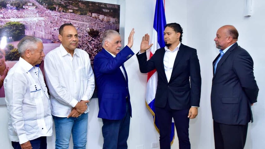 Miguel Vargas juramenta a nuevos dirigentes mientras el PRD intenta ganar músculos políticos