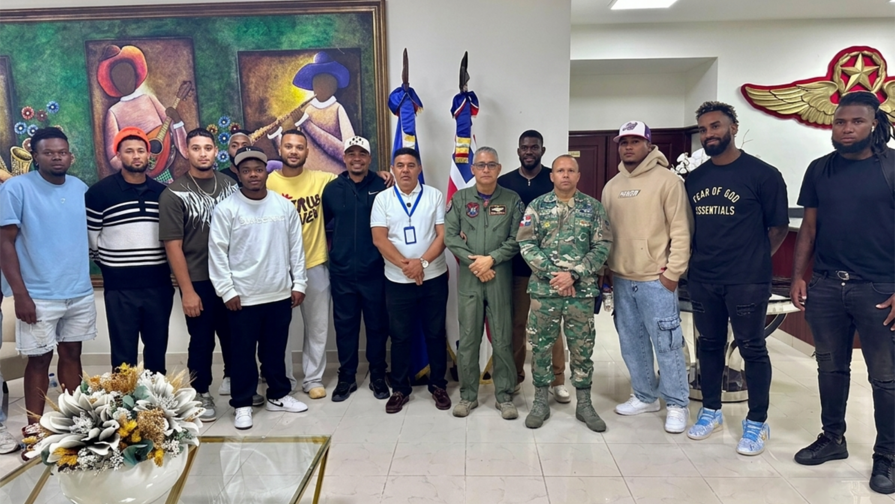 Llega al país segundo grupo de peloteros dominicanos varados en Venezuela