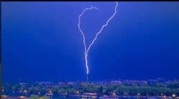 Un rayo impacta la Torre Eiffel y un fotógrafo capta el impresionante momento en video