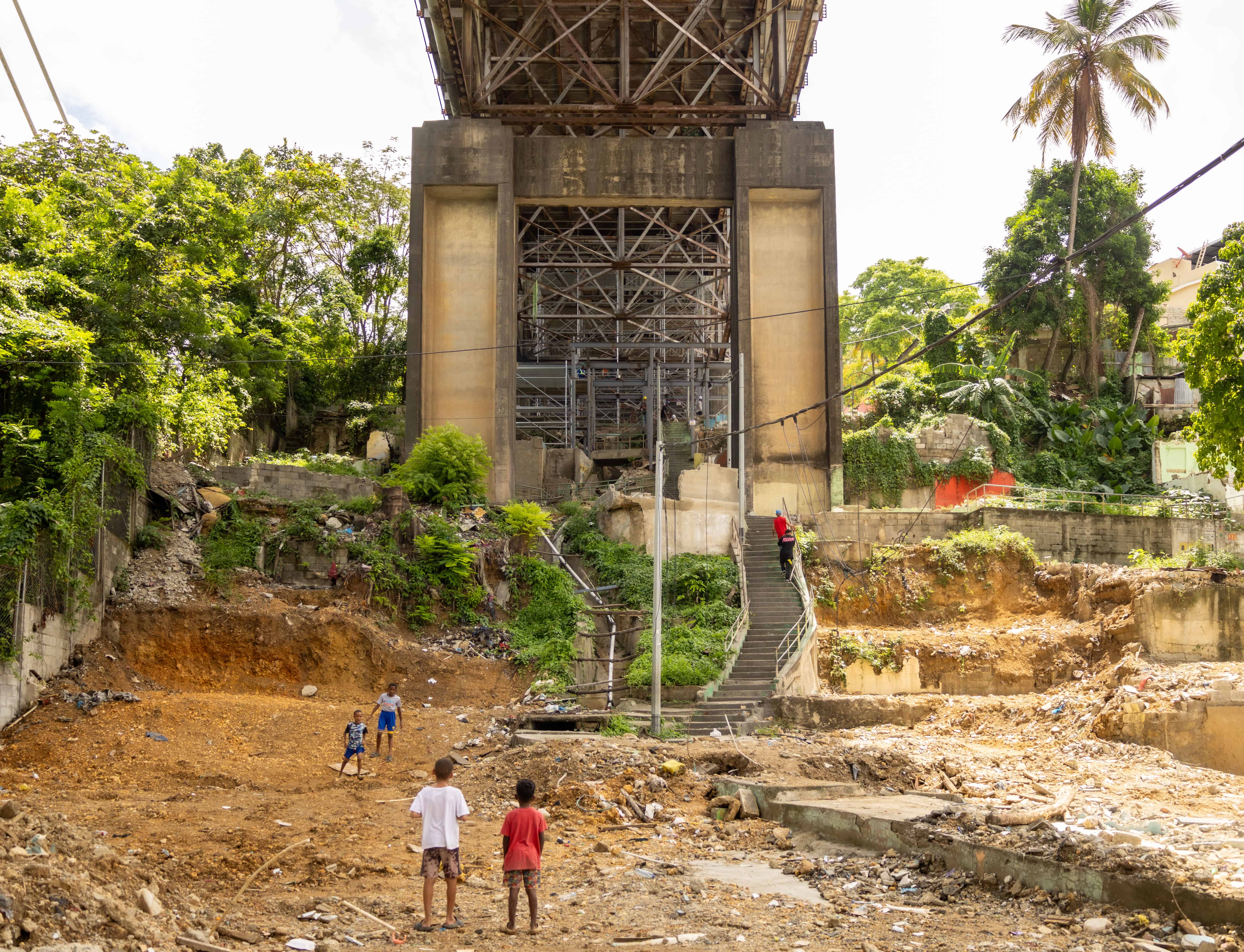 Puente de la 17 del lado del sector Los Mina.