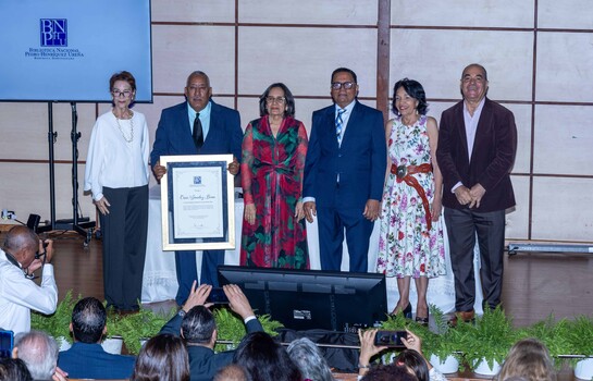 César Sánchez Beras recibe el Premio Biblioteca Nacional de Literatura Infantil 2026