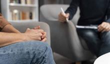 Más salud mental y habilidades socioemocionales para frenar alza de suicidios de jóvenes