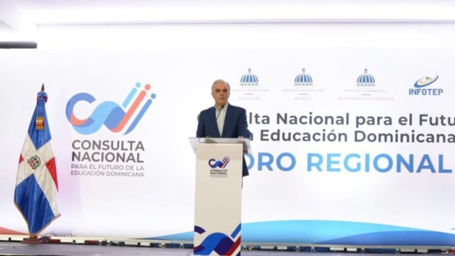Luis Miguel De Camps encabeza foro sectorial para transformar la educación dominicana