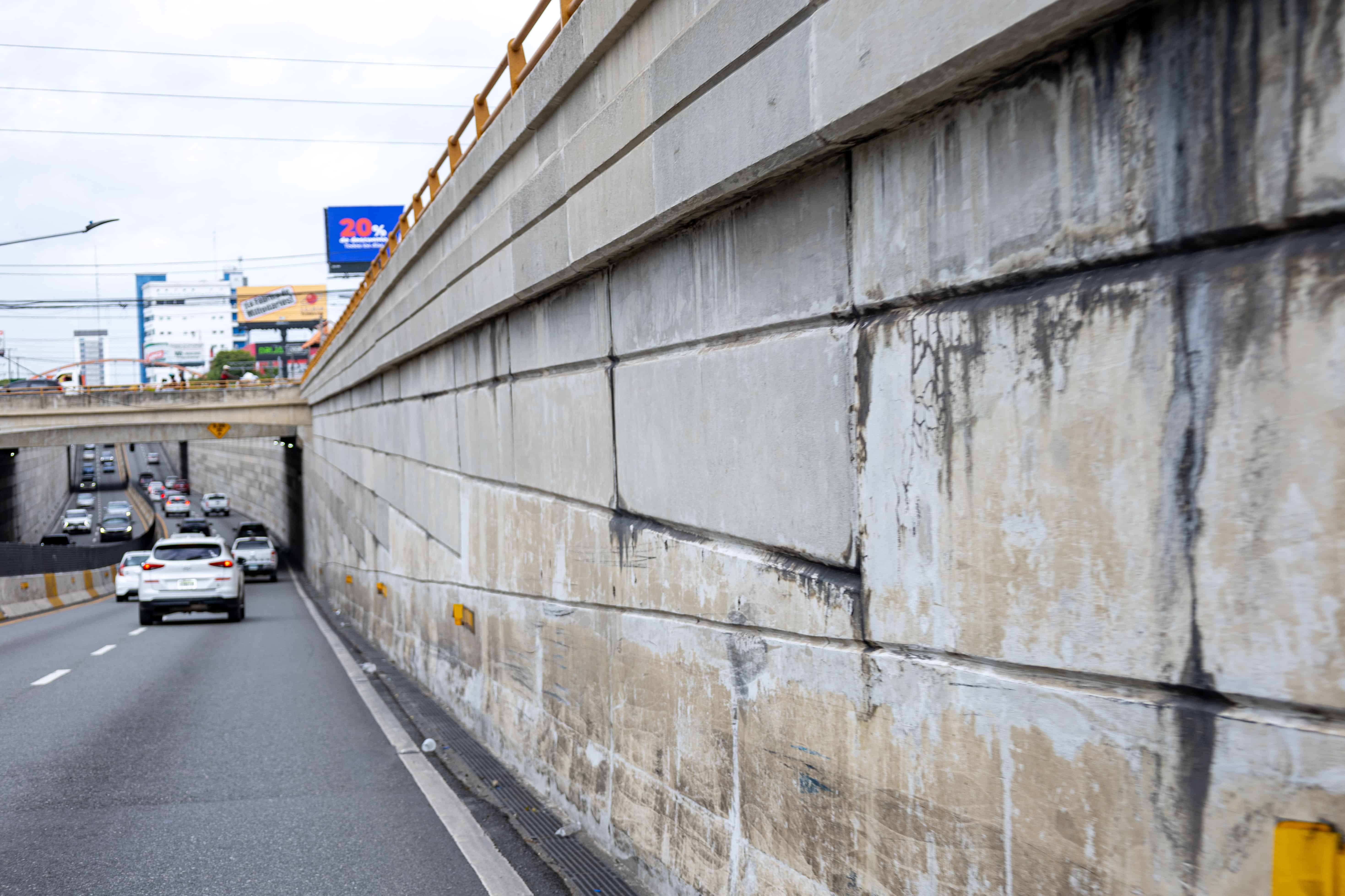 Túnel de la avenida Charles de Gaulle con Las Américas.