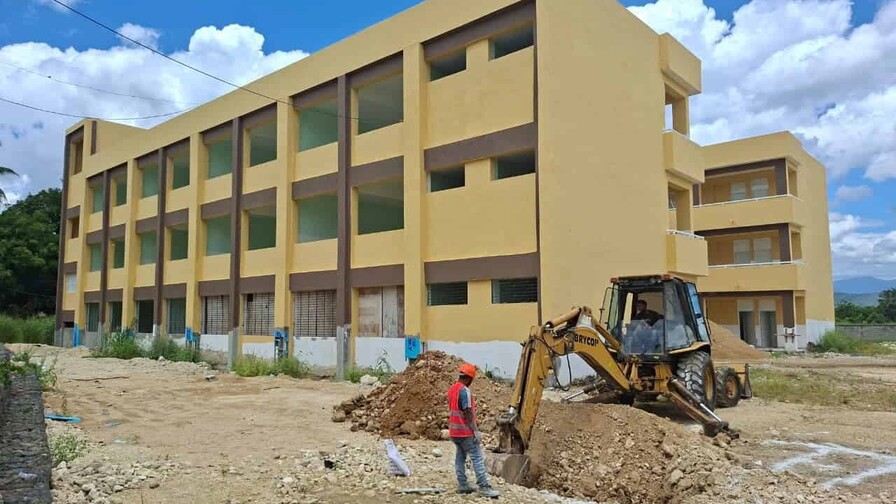 Avanzan las construcciones de nuevas aulas en Los Alcarrizos, SDO y el Distrito Nacional, según DIE