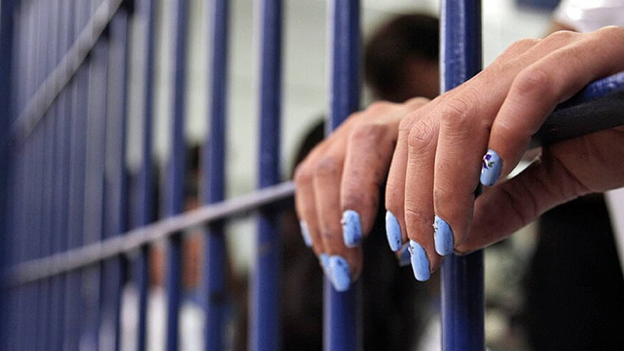 Arrestan a mujer acusada de raptar a su esposo y enviarlo a centro psiquiátrico en medio de divorcio Arrestan a mujer acusada de raptar a su esposo y enviarlo a centro psiquiátrico en medio de divorcio